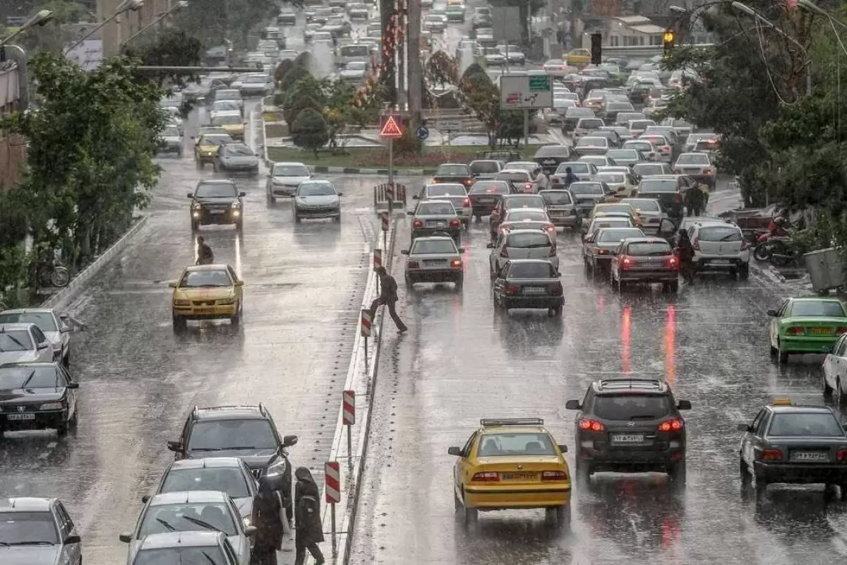 بارش باران در جاده‌های ۳ استان