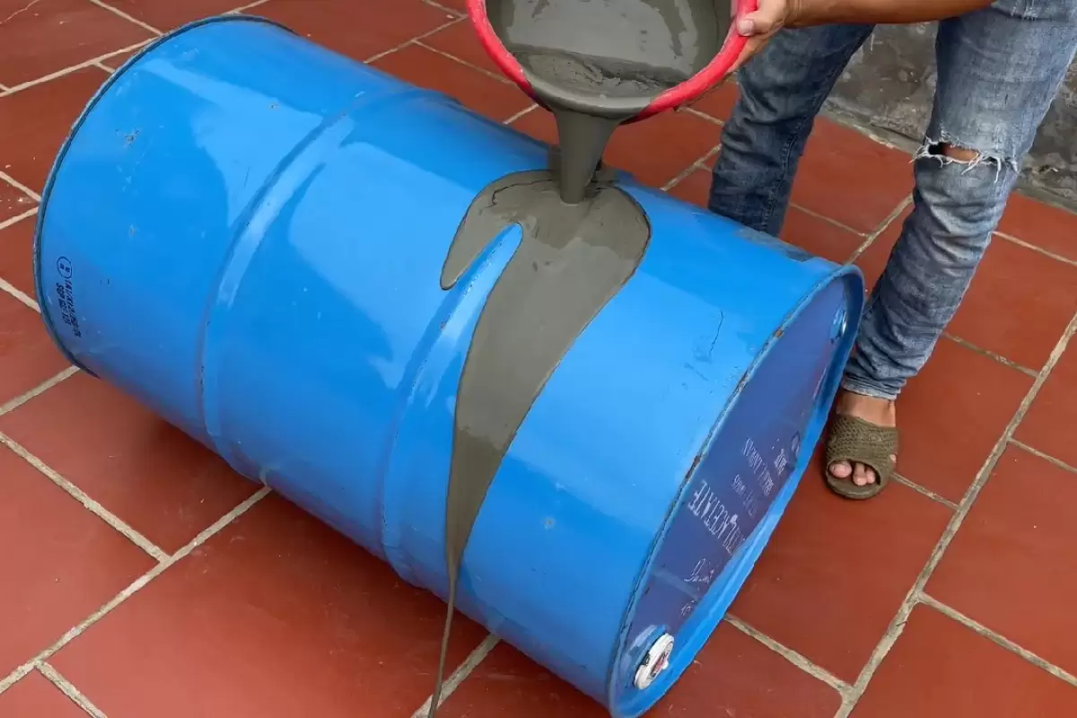 (ویدئو) یک ایده جالب برای ساخت یک اجاق هیزمی چند منظوره با بشکه قدیمی