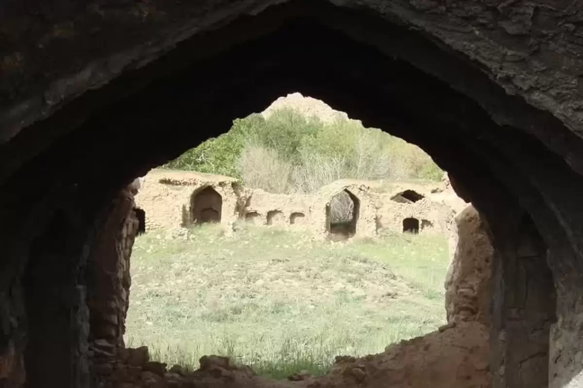 سند مالکیت کاروانسرای دوکوهک به نام میراث فرهنگی فارس صادر شد