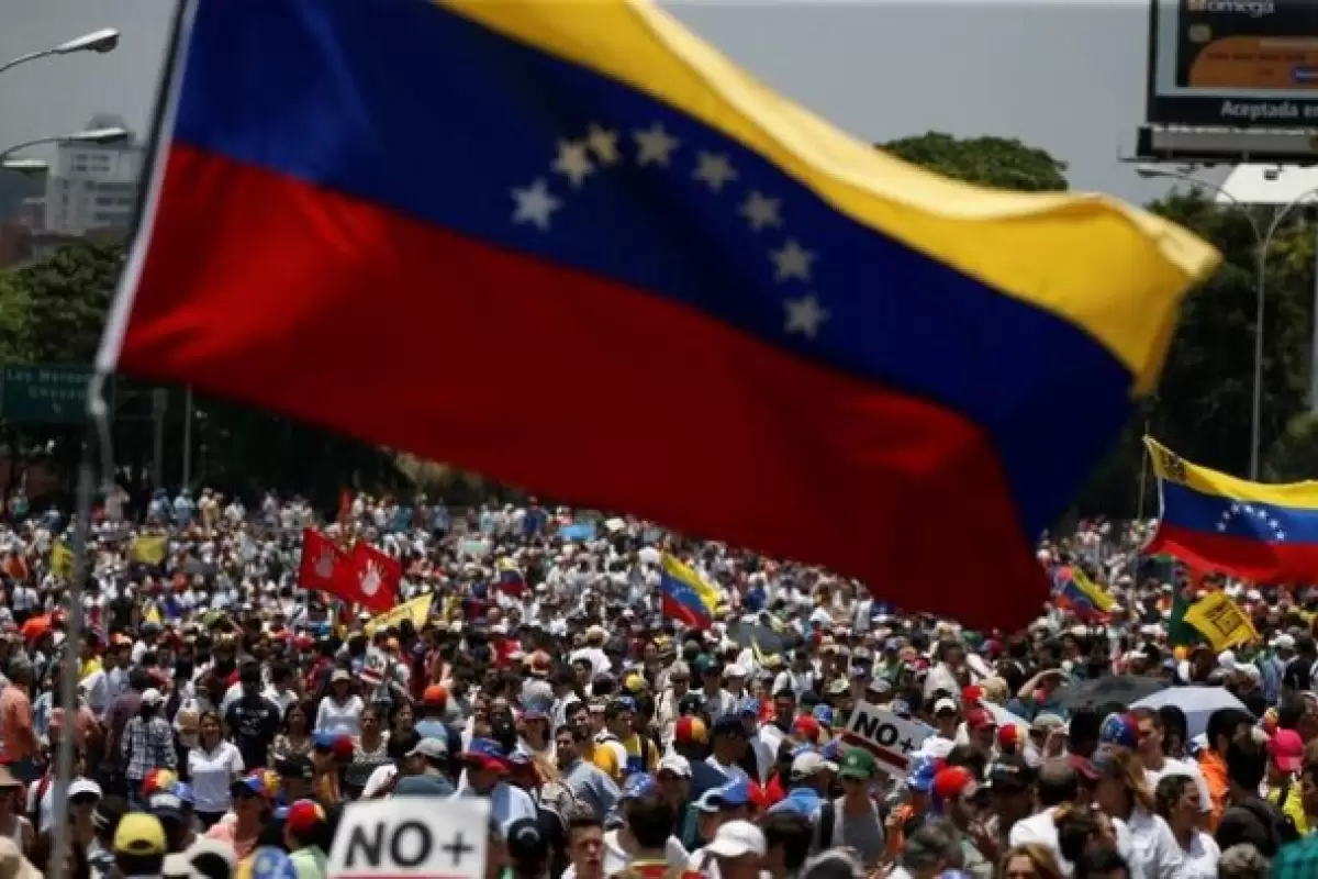 ببینید | وضعیت جنگی در پایتخت ونزوئلا؛ صدای شلیک قطع نمی‌شود