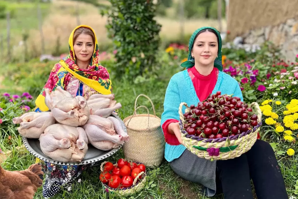 (ویدئو) پخت مرغ بریانی شکم پر با آلبالوپلو توسط دوبانوی روستایی