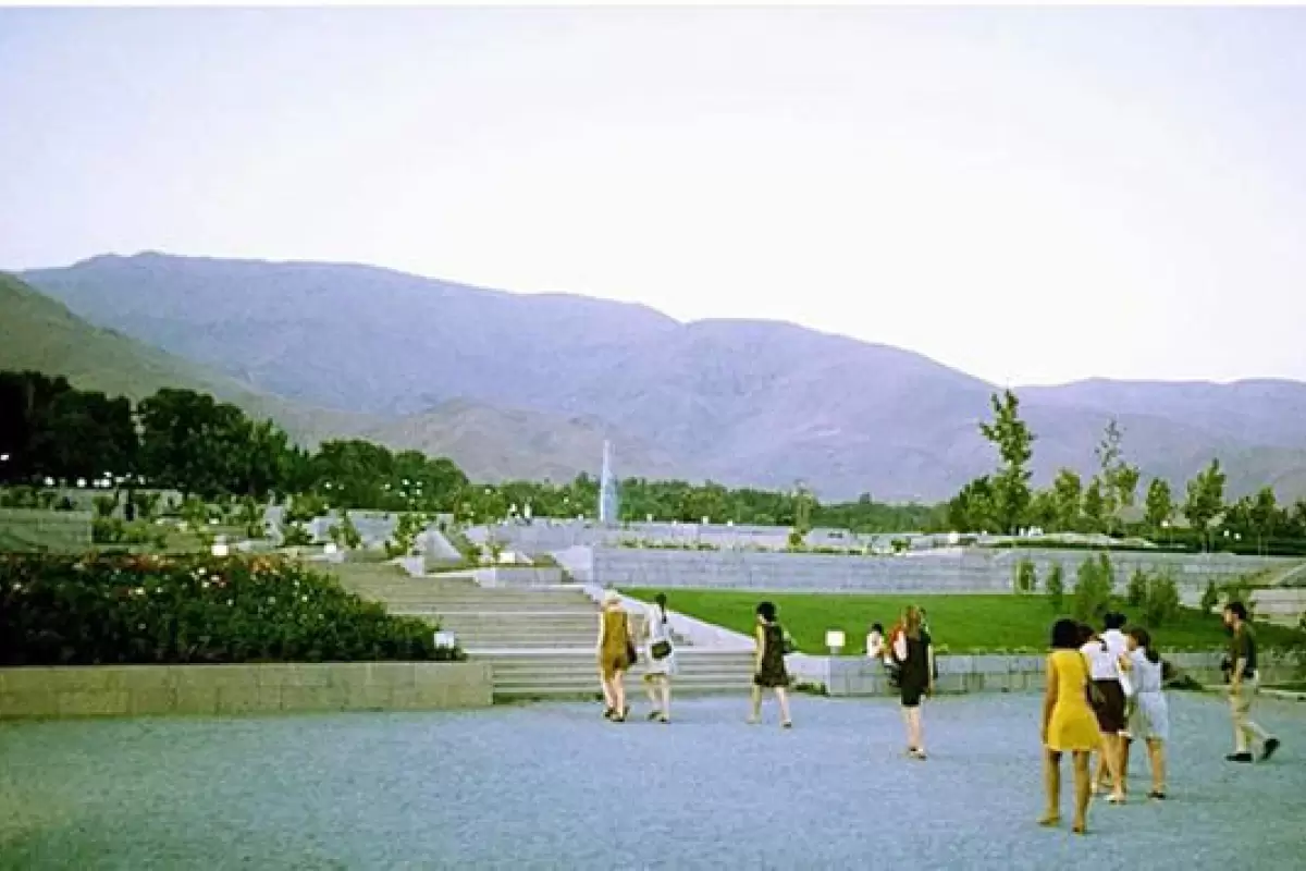 (تصاویر) سفر به ایران قدیم؛ بخشو مداح معروف بوشهری‌، پارک نیاوران و کیارستمی‌‌