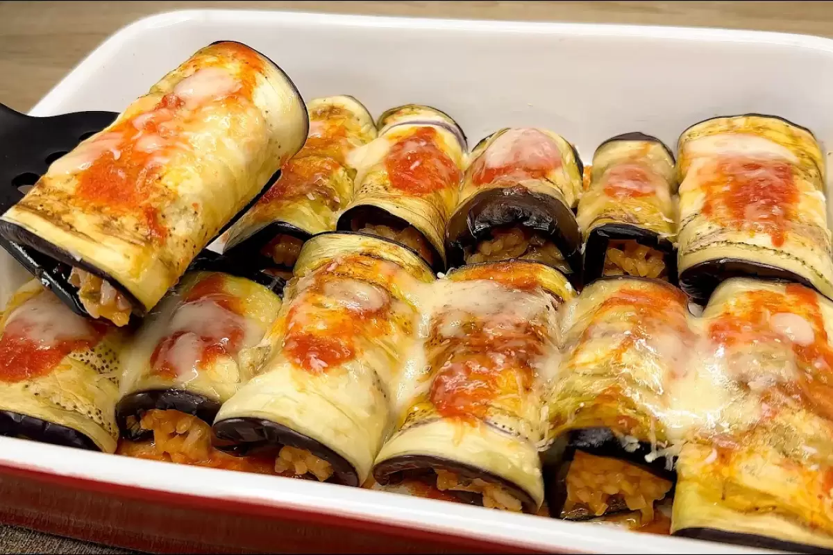 (ویدئو) دستور پخت غذا بادمجان و سوسیس؛ یک شام خوشمزه ایتالیایی