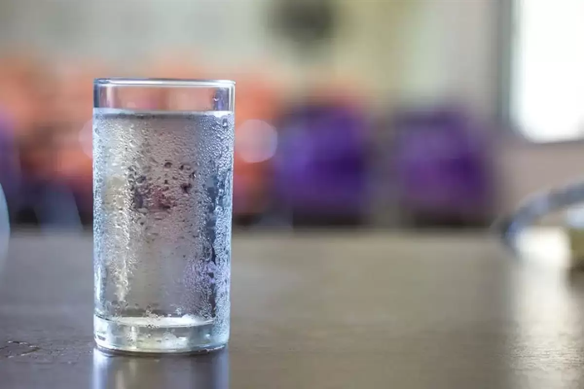 در تابستان‌های گرم مراقب مضرات نوشیدن آب سرد باشید