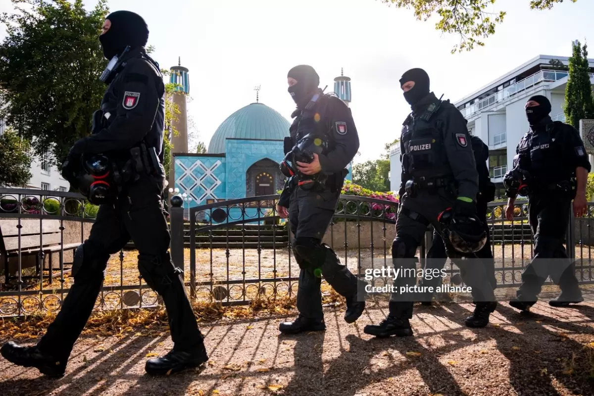 (ویدئو) لحظه یورش پلیس آلمان به مرکز اسلامی هامبورگ