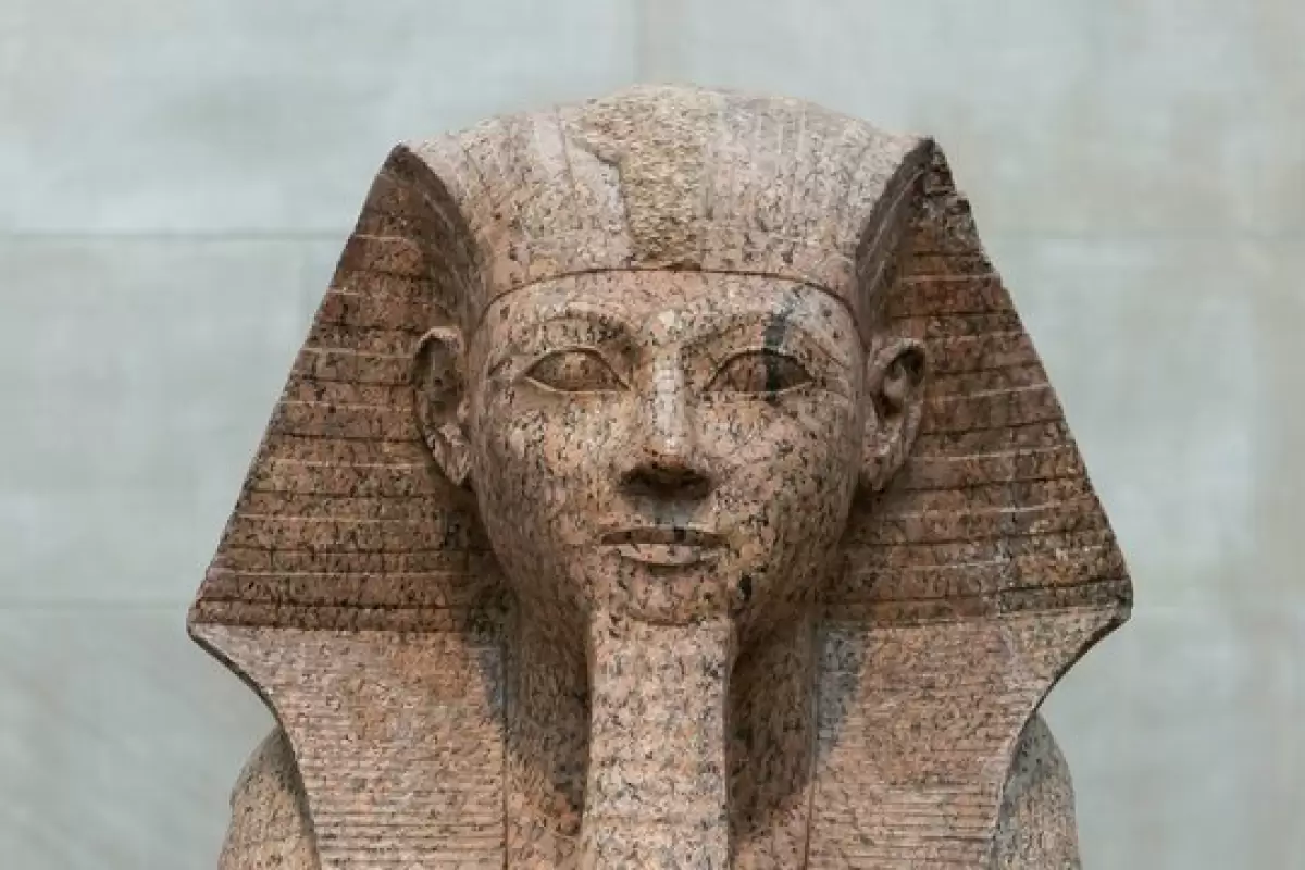 (تصاویر) نام این فرعون زن چگونه زنده ماند؟