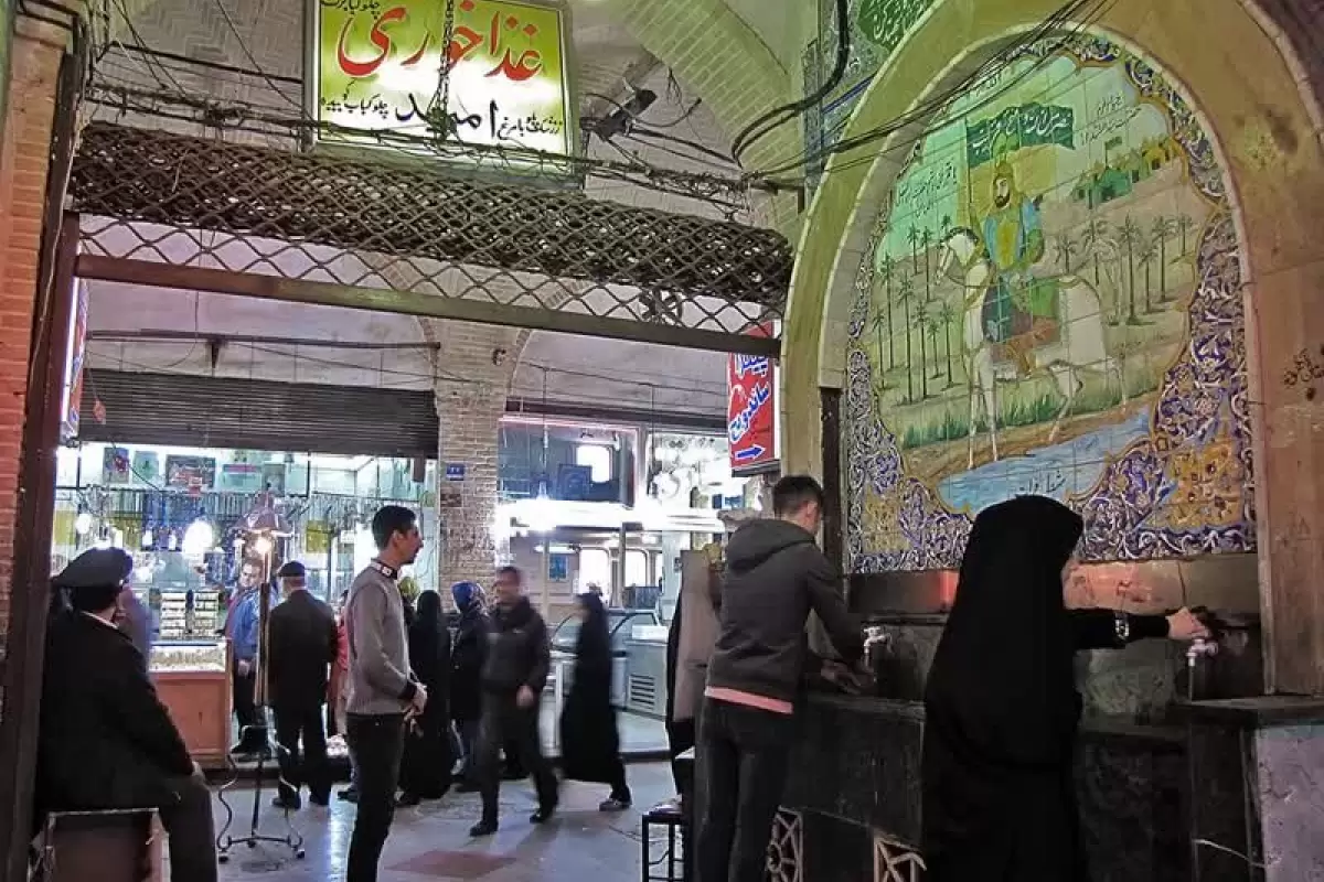(عکس) حکایت سقاخانه‌ای به یادگار از عصر صفوی؛ شبه‌زیارتگاه حضرت ابوالفضل(ع) در بازار حضرتی