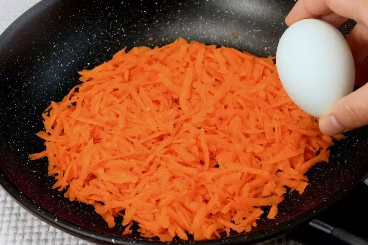 (ویدئو) طرز تهیه یک غذای متفاوت با هویج و تخم مرغ به روش کانادایی ها