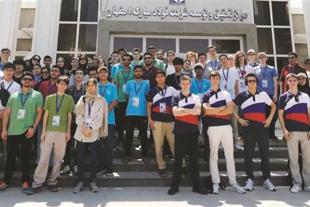 بازدید حدود ۳۰۰ نفر از دانش‌آموزان نخبه شركت‌كننده در المپیاد فیزیك از شركت فولاد مباركه