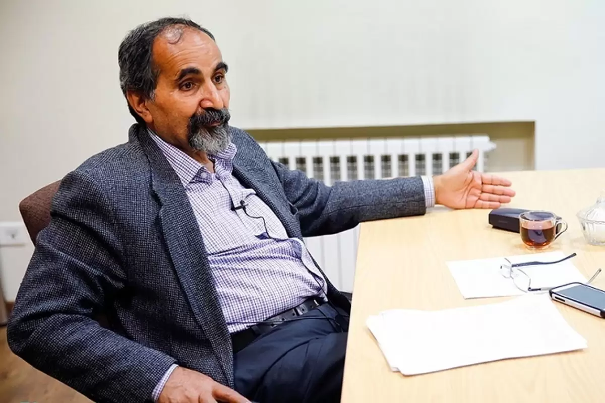 آزاد ارمکی: وزیر کشور می‌تواند از اجرای طرح نور اجتناب کند