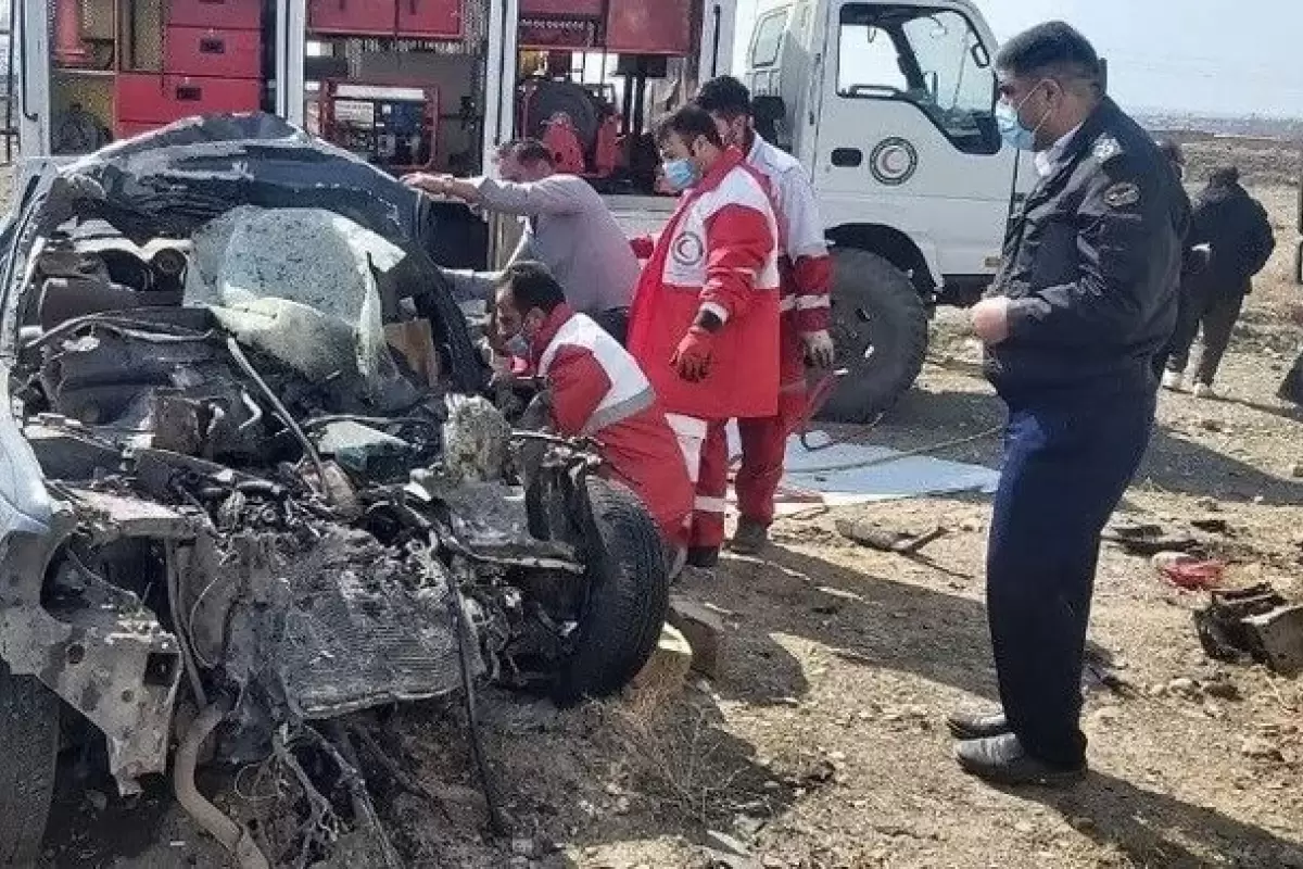 ببینید | تصاویر دلخراش از تصادف مرگبار خودروی زوج پزشک در جاده بوکان سقز؛ پژو ٢٠٦ تا صندوق له شد!