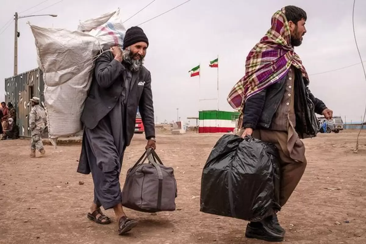 (ویدئو) پیرمرد افغان: ۶۰ تا نوه در ایران دارم!