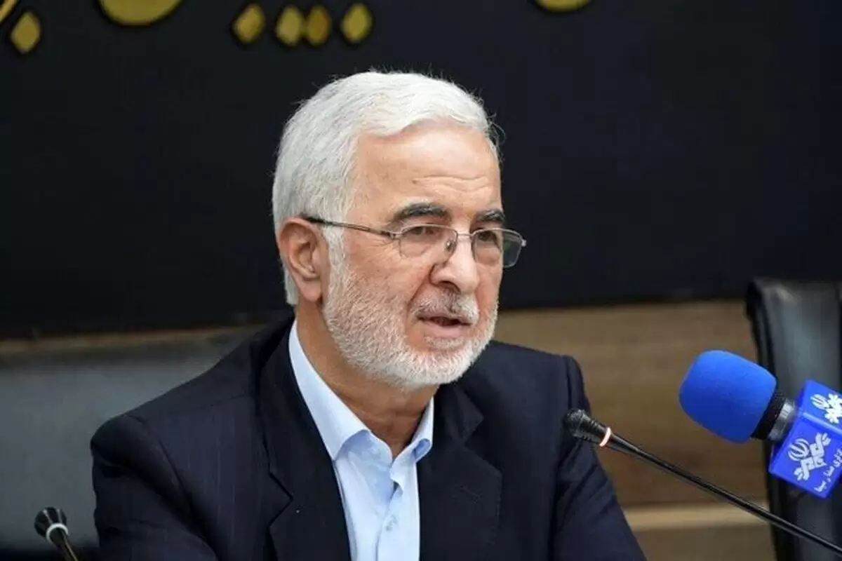 (ویدیو) شعرخوانی وزیر کشور در جوار آرامگاه حافظ