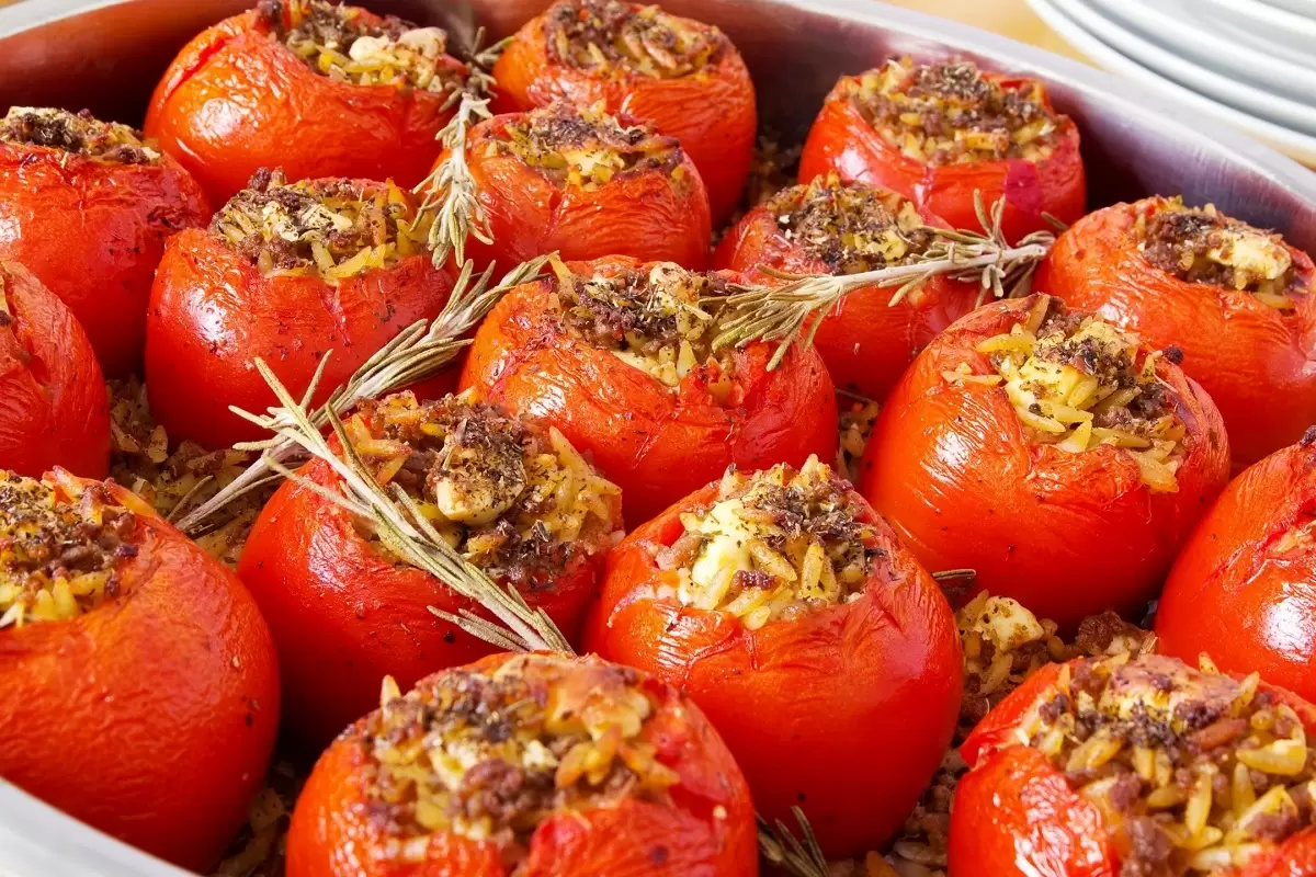 طرز تهیه دلمه گوجه فرنگی؛ طعمی لذیذ برای هر سفره!