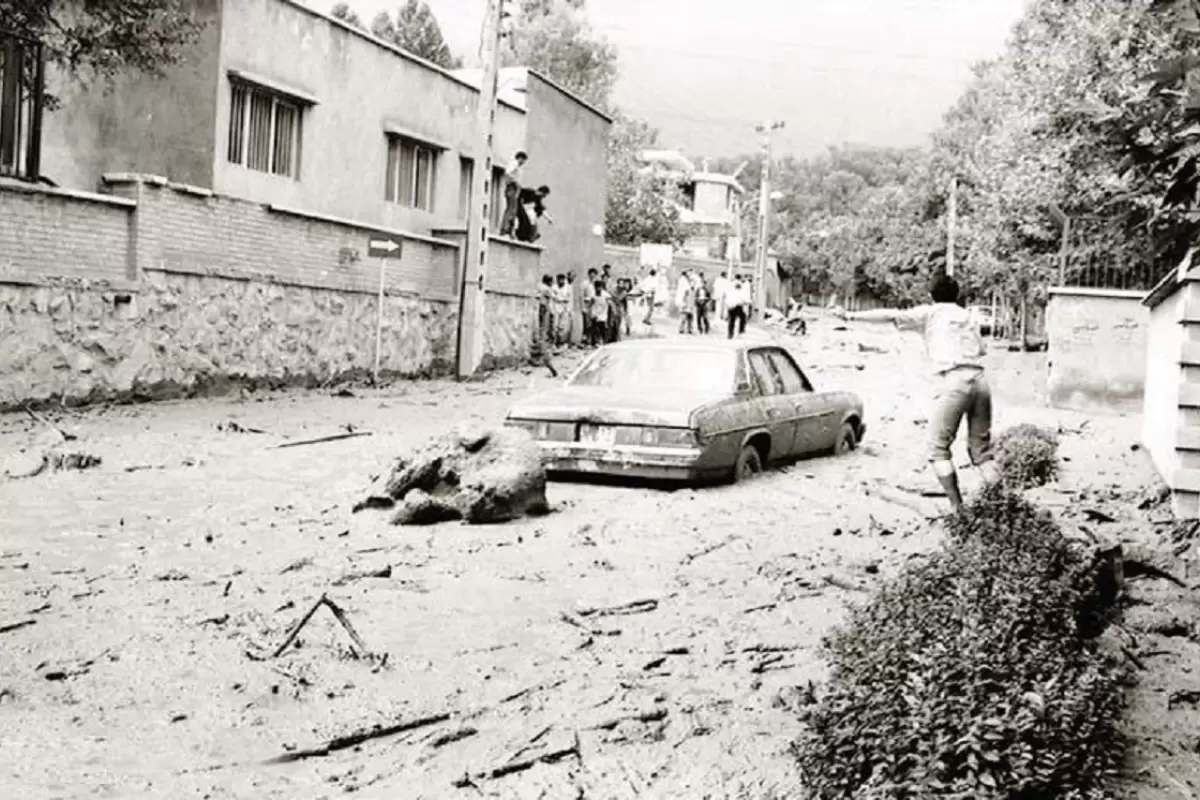 (عکس) سفر به ایران قدیم؛ روز تلخ تهران؛ تصویری از سیل تجریش در تابستان ۱۳۶۶