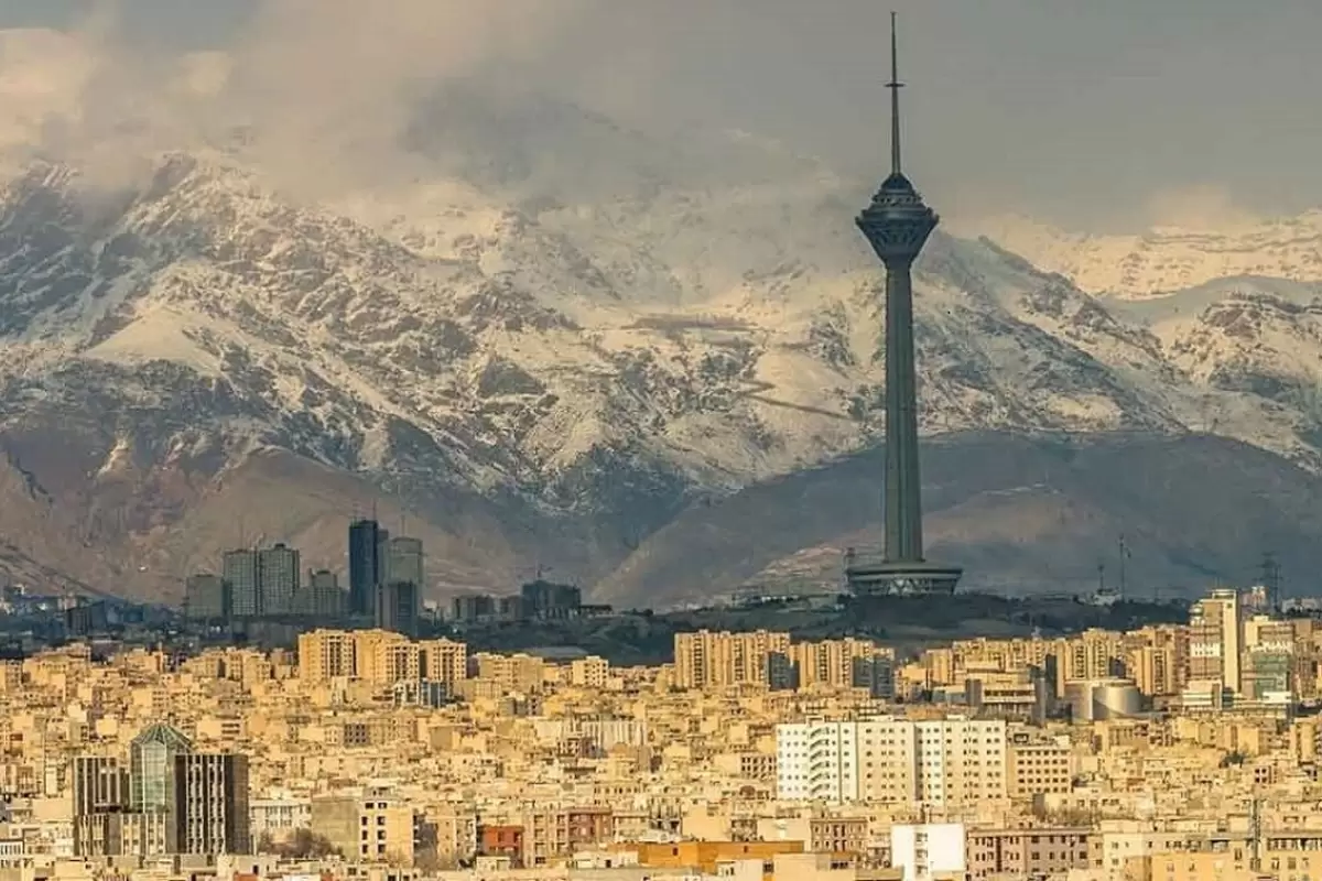 روزنامه اصولگرا: مترو وضع تهران را بدتر کرد؛ موبایل هم اوضاع را خرابتر کرد؛ انتقال پایتخت ممکن نیست!