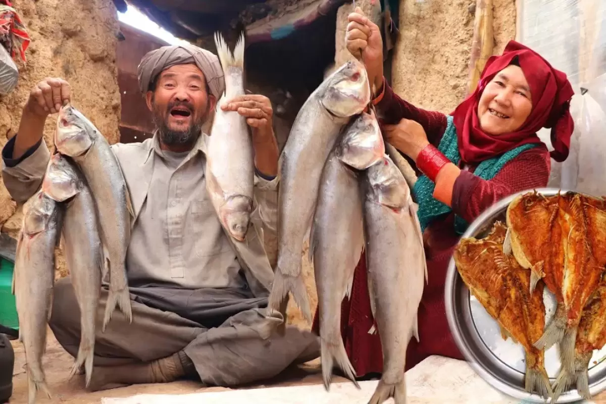 (ویدئو) نحوه پخت متفاوت یک غذای ساده با ماهی توسط زوج غارنشین افغان