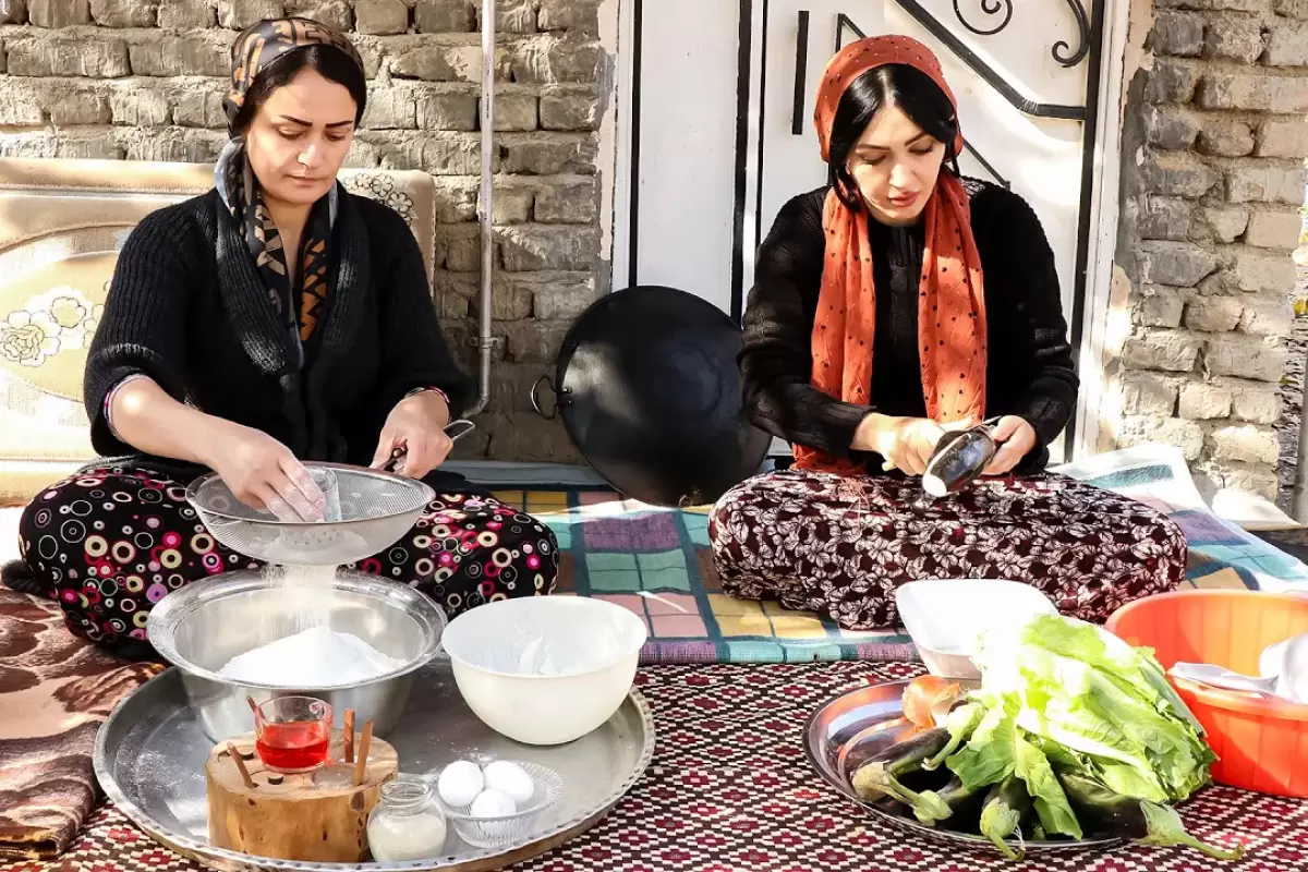 (ویدئو) نحوه تهیه کباب بادمجان و گوشت به روش بانوان روستایی ارومیه ای