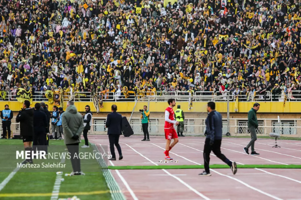 چرا مسئولان باشگاه پرسپولیس نمی‌توانند «گاریدو» را برکنار کنند؟