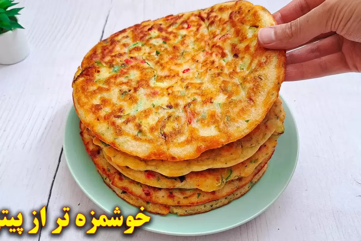 (ویدئو) خوشمزه تر از پیتزا؛ طرز تهیه یک غذای خوشمزه با تخم مرغ و آرد