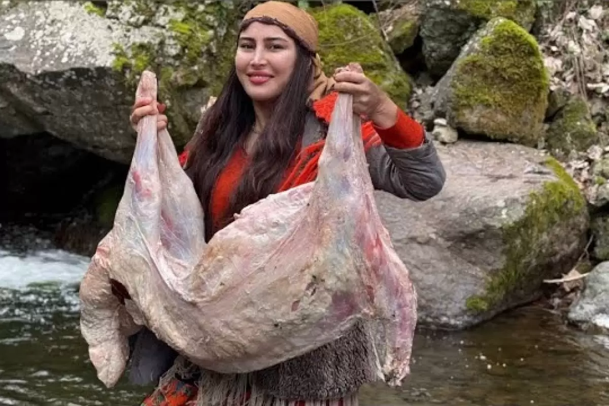 (ویدئو) غذای روستایی در گیلان؛ پخت یک غذای اعیانی با بره، برنج و نخود