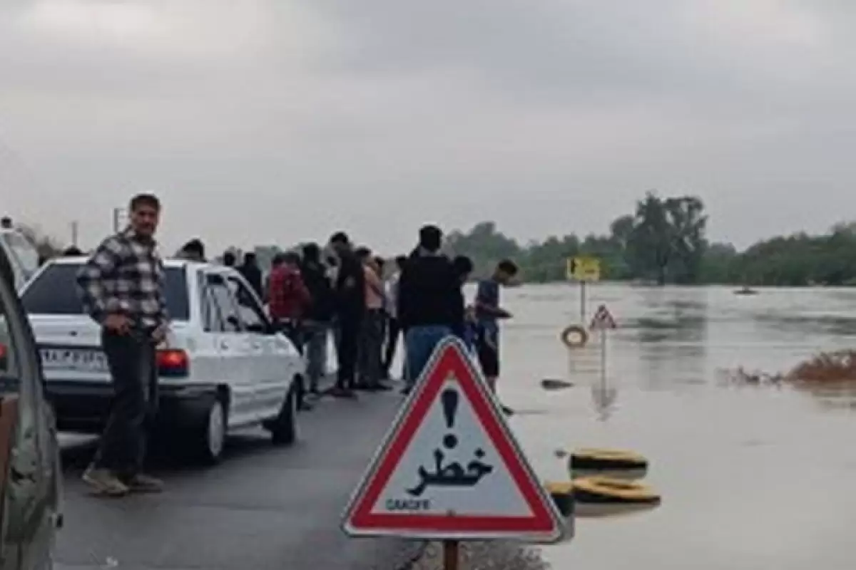 ببینید | مسدود شدن جاده کرگان میناب به دلیل بارندگی شدید