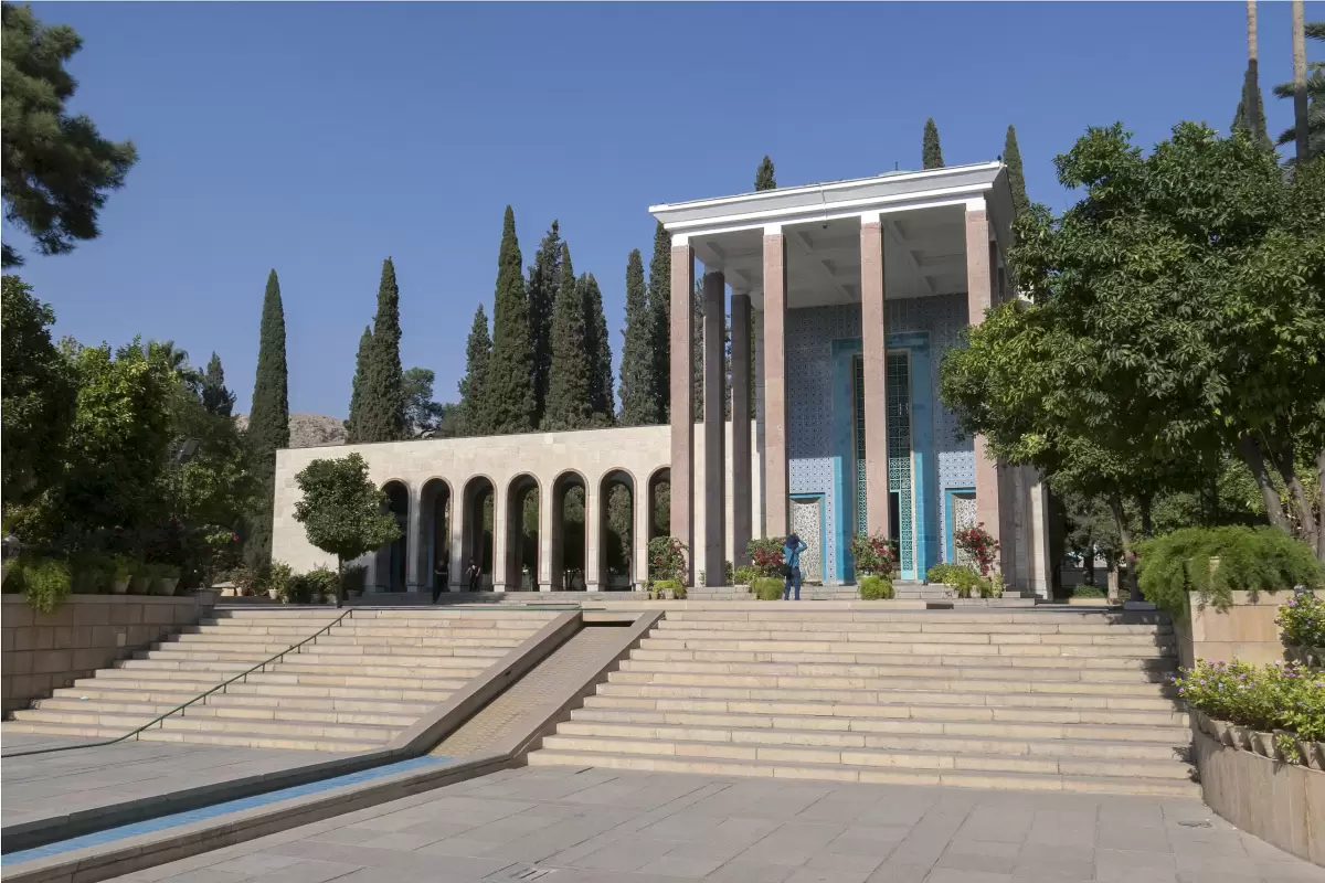 (عکس) شیراز قدیم؛ نمایی از سعدیه، وقتی اطراف اش خاکی بود؛ دهه 40