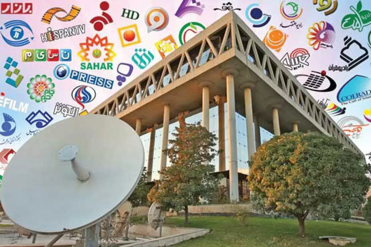 ببینید | تلاش مجریان صداوسیما برای درختکاری روی آنتن زنده