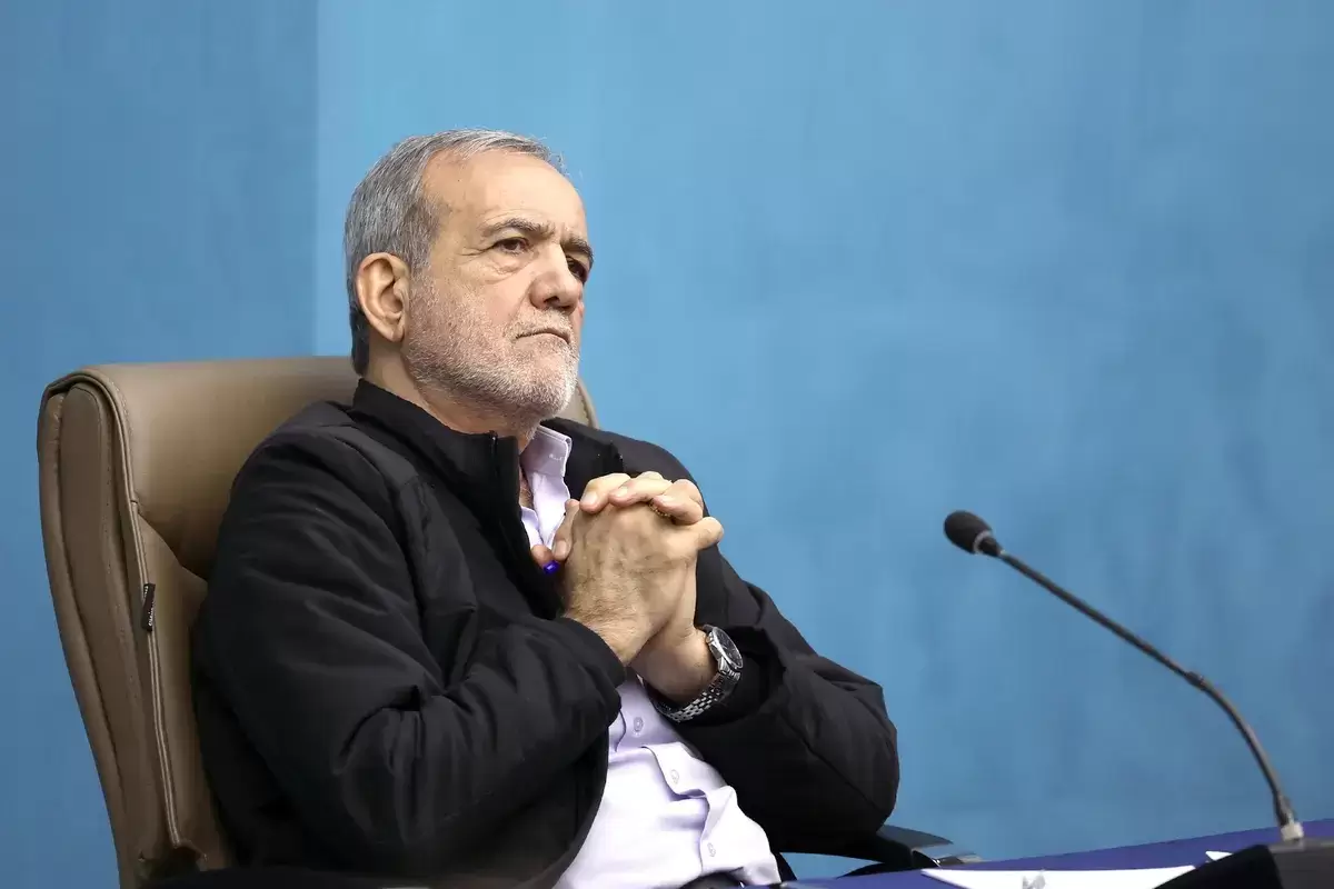 عکس یادگاری جالب پزشکیان با نوکیای ساده یک نوجوان+ویدئو