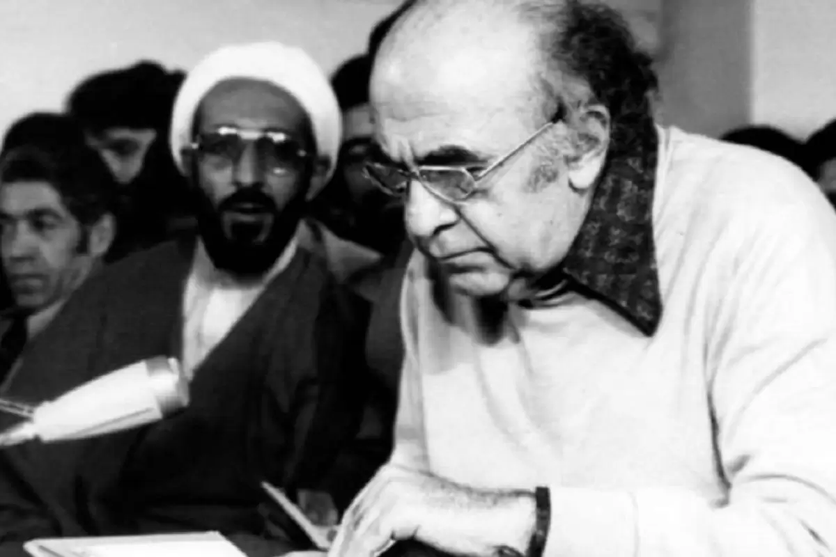 (عکس) سفر در تاریخ؛ «دیدار محمدرضا پهلوی با هویدا و کابینه اش در کاخ گلستان»؛ سال 44