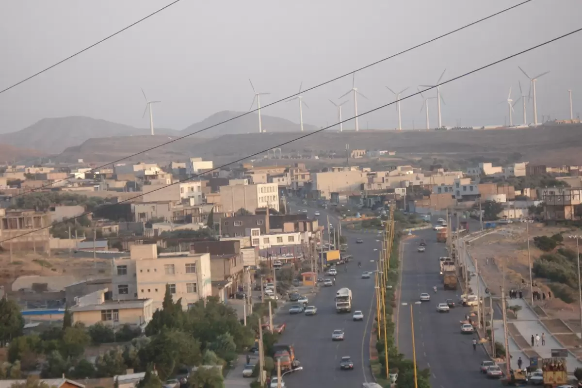 (عکس) سفر در تاریخ؛ «یک فروشگاه در مسیر منجیل به رشت»؛ سال 51