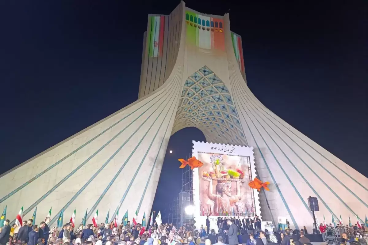 زن سوارکار در جشن نوروز میدان آزادی+ ویدئو