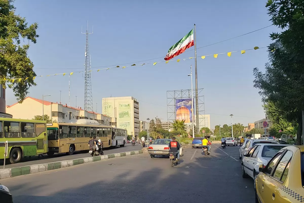 (عکس) سفر به تهران قدیم؛ نمایی از «میدان بهارستان و خیابان سیروس»؛ دهه 30