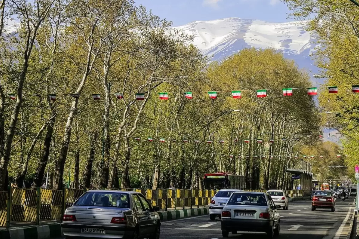 (عکس) تهران قدیم؛ نمایی از خیابان ولیعصر وقتی اطراف اش خلوت بود؛ دهه 40