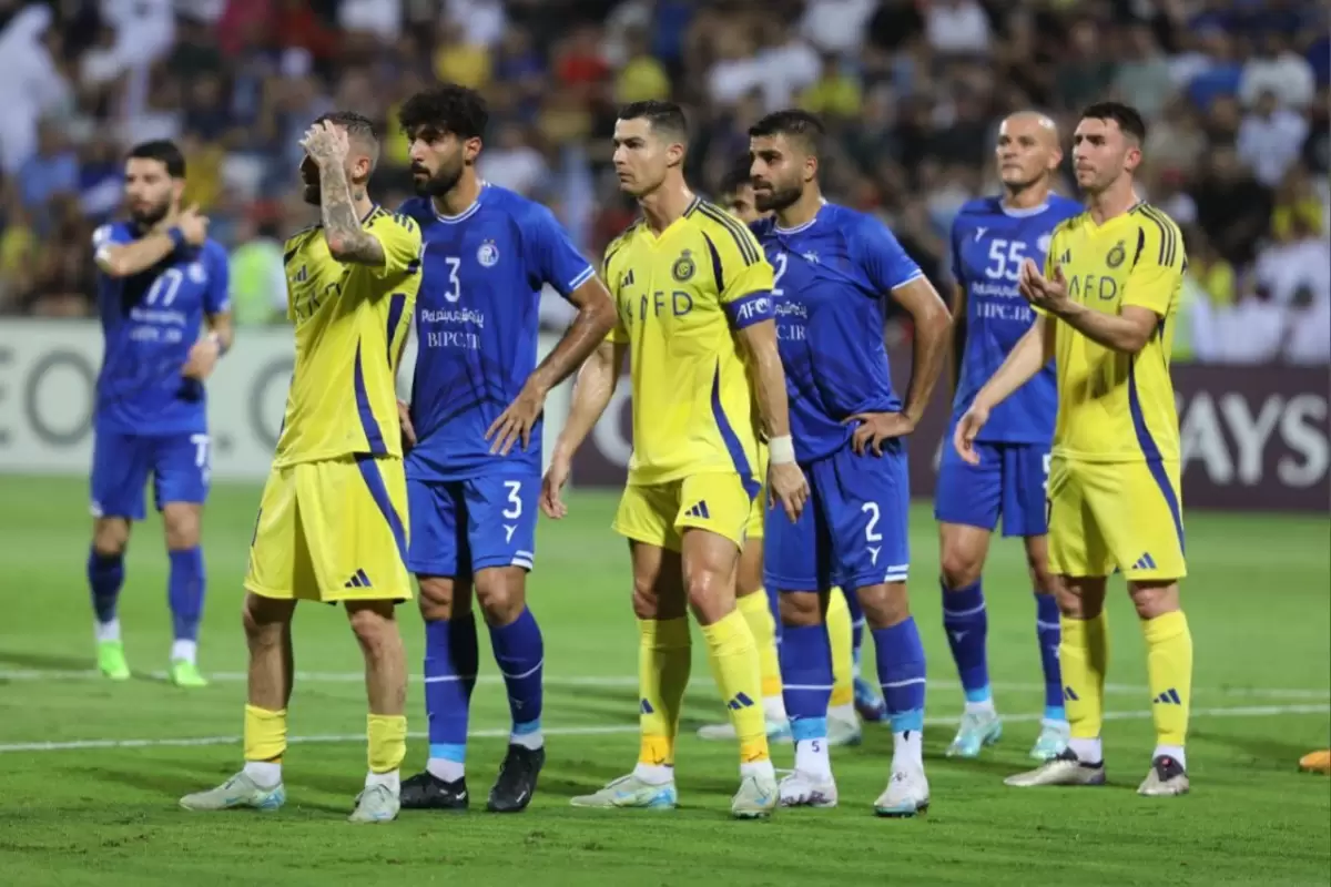 عکس | پوسترهای استقلال و النصر در شهر تهران