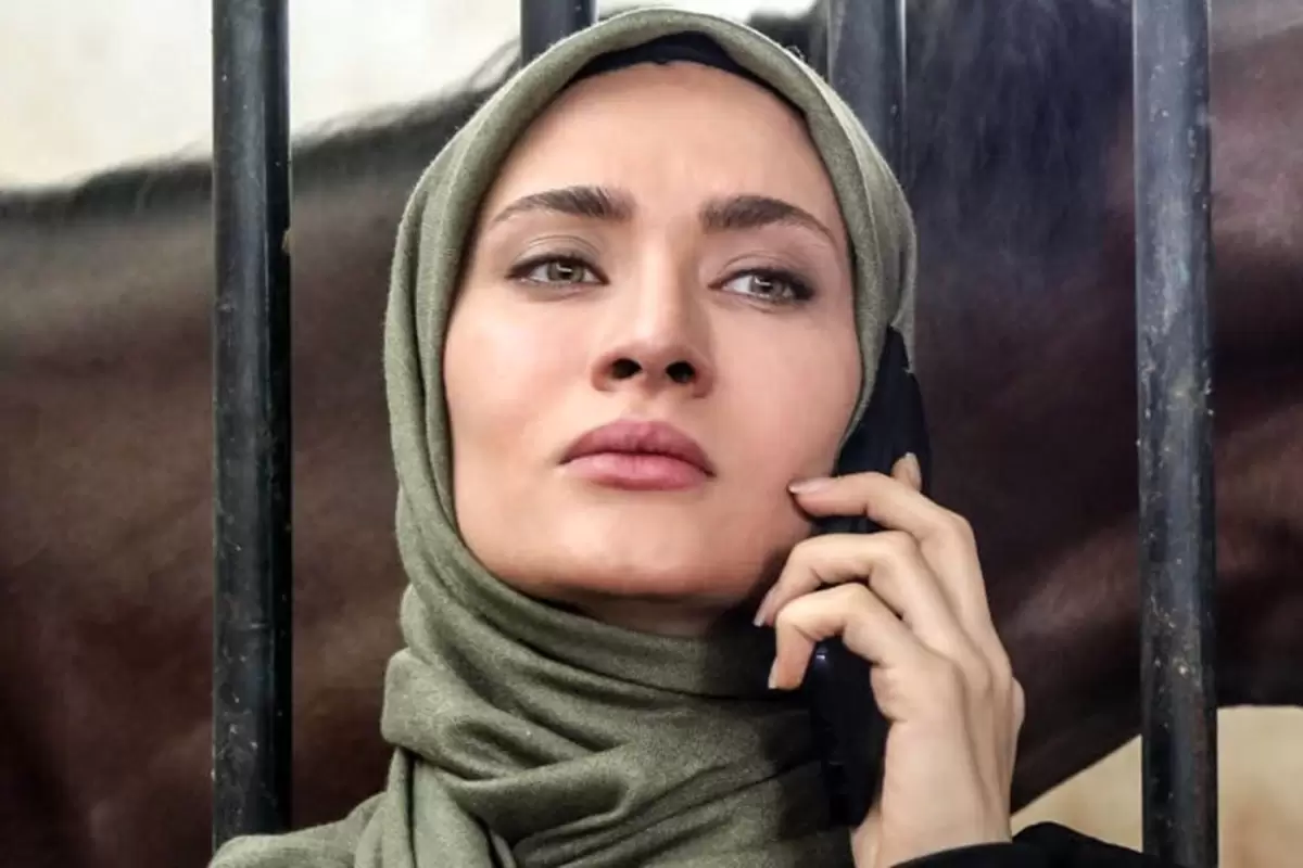 (عکس) خبرسازان روز؛ تیپ اسفندی و چهره متفاوت «ساناز سعیدی» در 35 سالگی