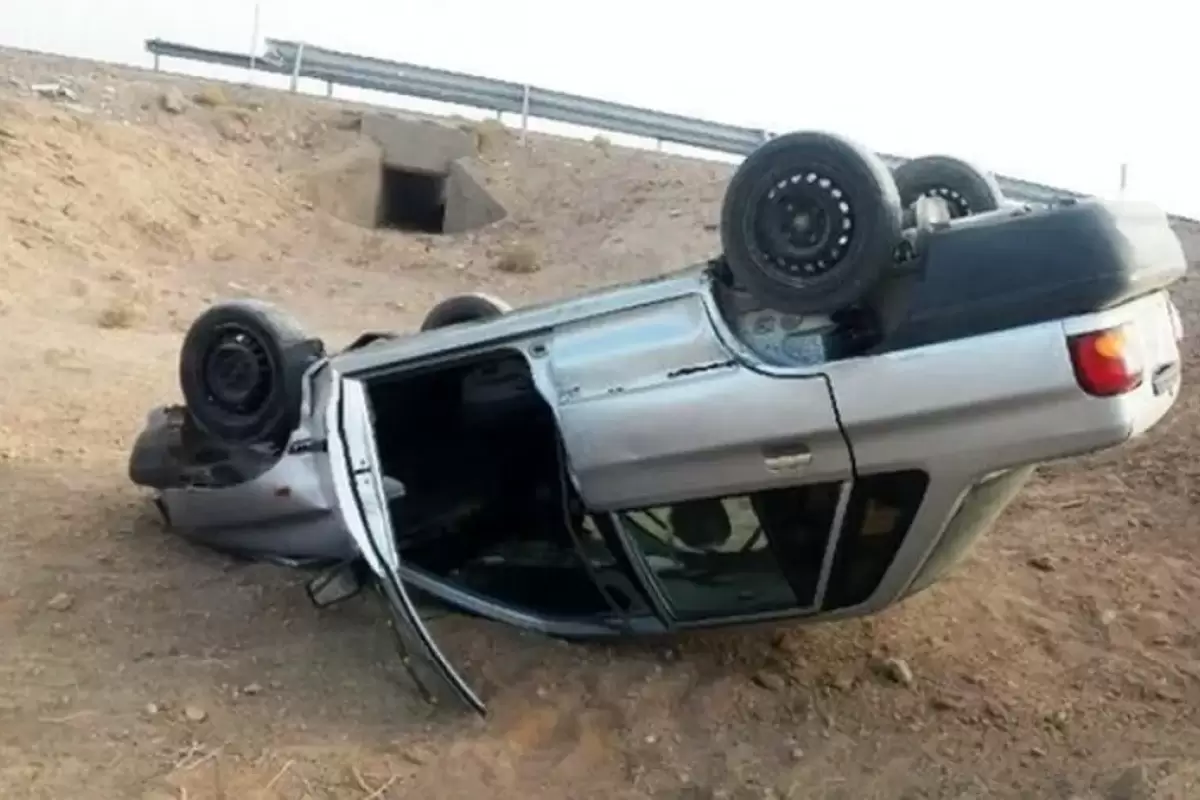 آسیب ۱۰ نفر در واژگونی پراید