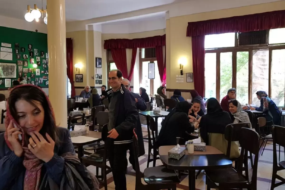 (عکس) تهران قدیم؛ نمایی منحصر به فرد از «کافه نادری» در دهه 30 و 40