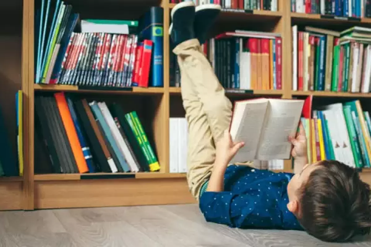 چرا باید عادت کتابخوانی را در خود تقویت کنیم؟