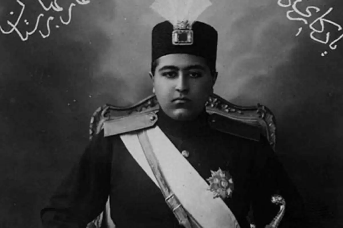 (عکس) سفر در زمان؛ «احمدشاه در مراسم تشییع محمدعلی شاه در ایتالیا»؛ سال 1304