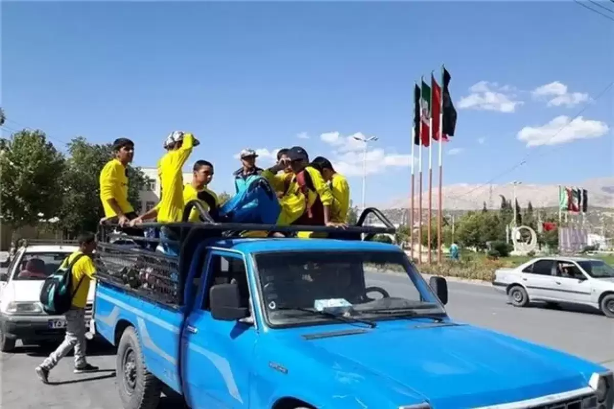 راهکارهایی برای سفری ایمن در روز طبیعت/ زنگ خطر استفاده از خودروهای باری برای جابجایی خانواده‌ها