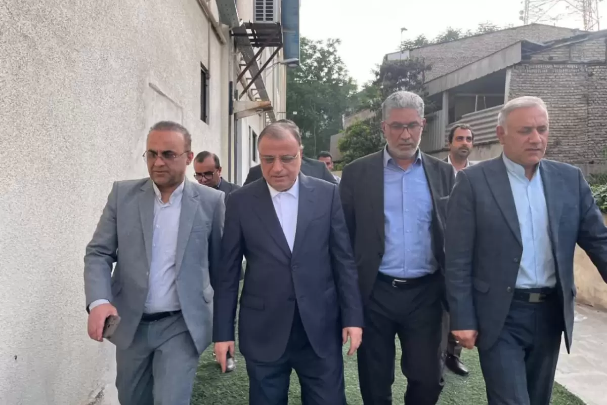 حضور استاندار گلستان در رختکن تیم بسکتبال شهرداری گرگان