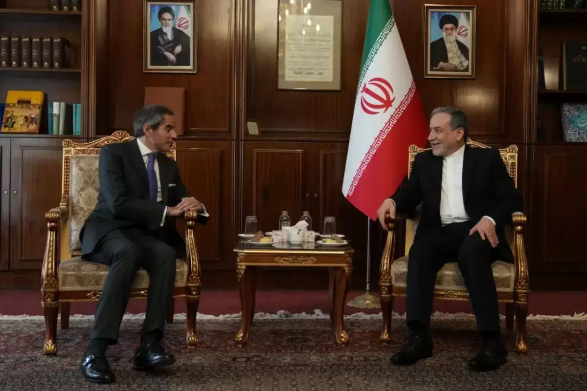 دیدار گروسی و عراقچی در تهران