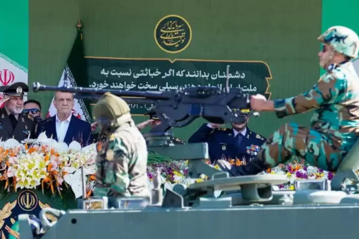 برگزاری مراسم گرامیداشت روز ارتش به مناسبت ۲۹ فروردین؛ ارتش چه تجهیزاتی را به نمایش درآورد؟