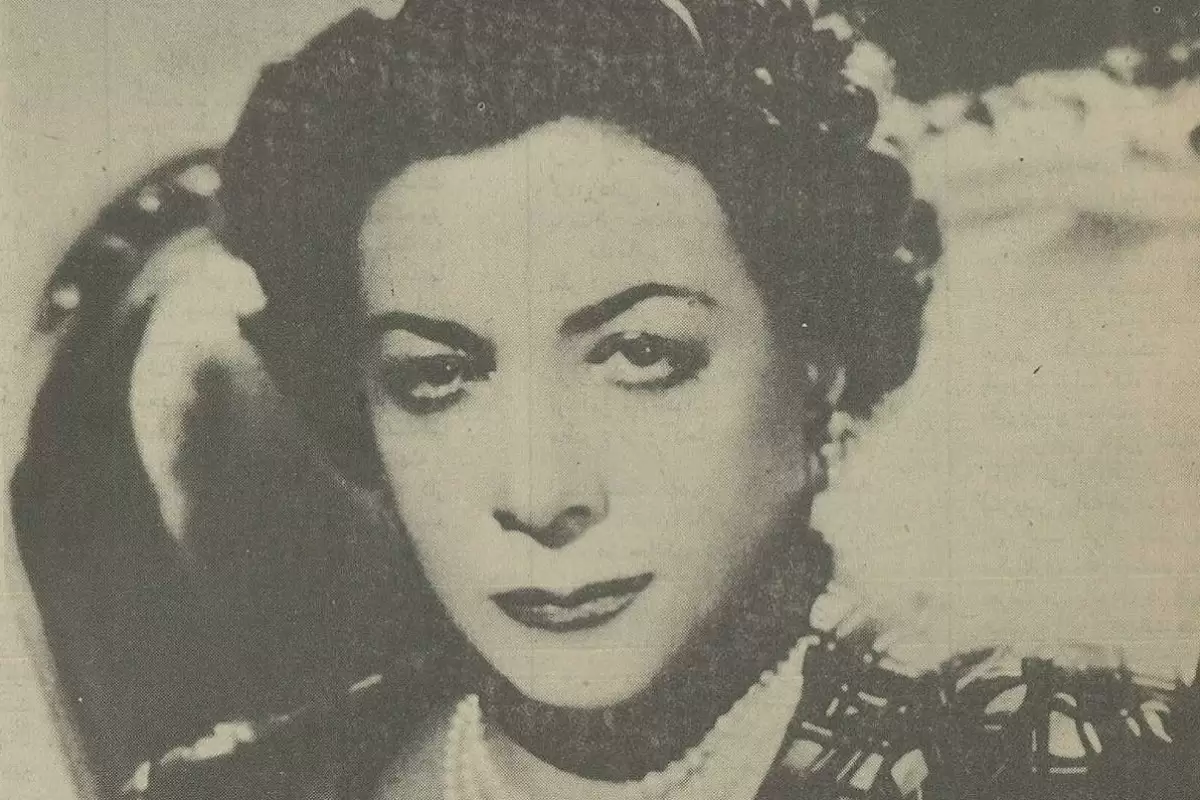 عکس؛ سفر در زمان؛ «همسر دوم رضاخان در خانه پسر و عروس سوم اش»؛ دی ماه 1338