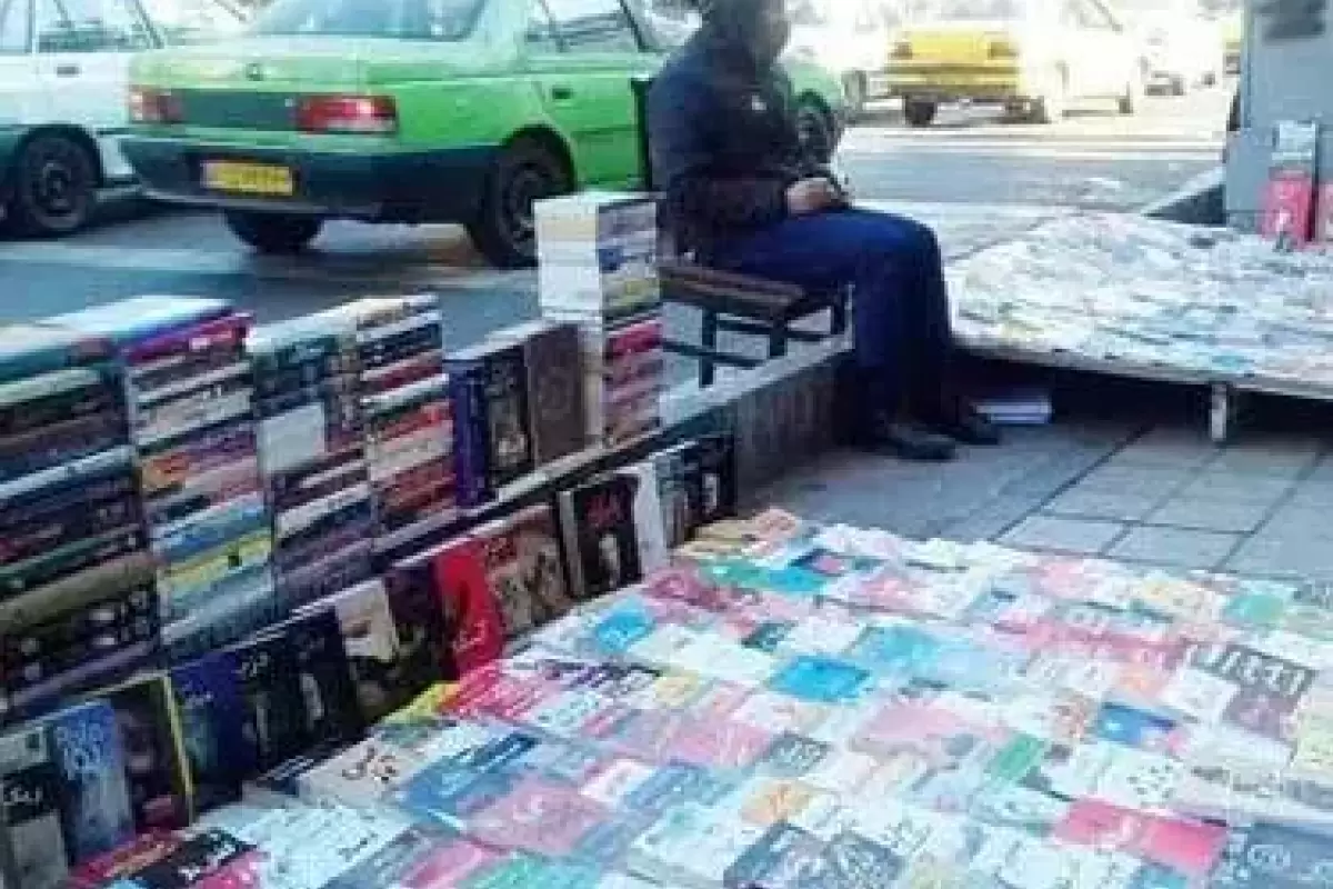 دستفروش‌های انقلاب یا قاچاقچیان کتاب ؟