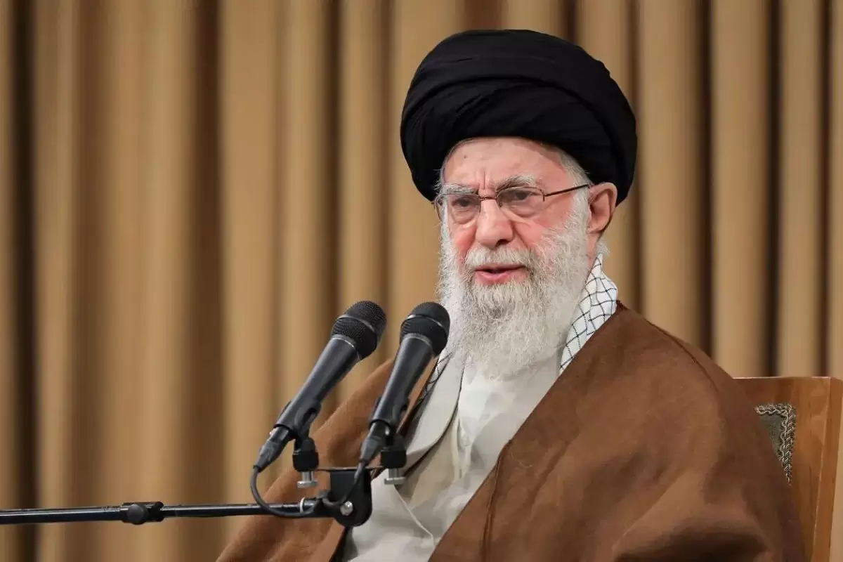 رهبر انقلاب در دیدار فرماندهان نیروهای مسلح: دشمن از پیشرفت‌های جمهوری اسلامی کلافه و عصبی است
