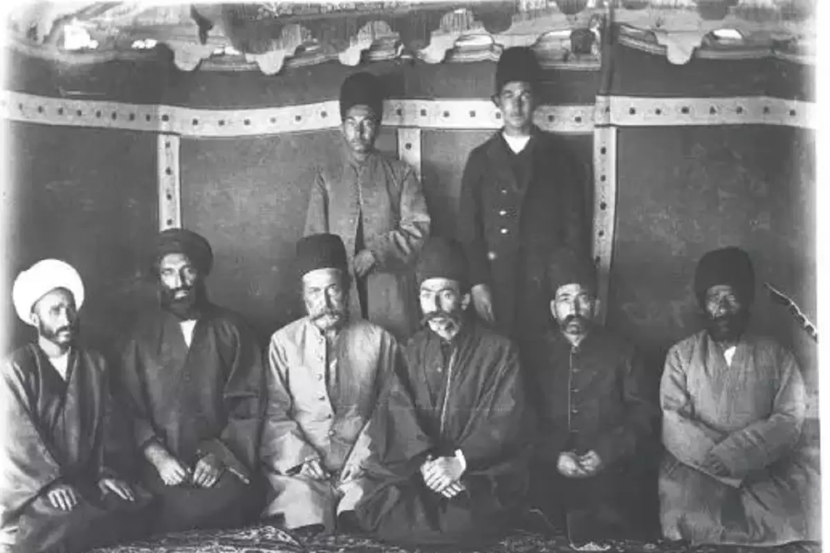 (عکس) سفر در تاریخ؛ «یک مهمانی کاملا مردانه و زرتشتی» در سال 1275
