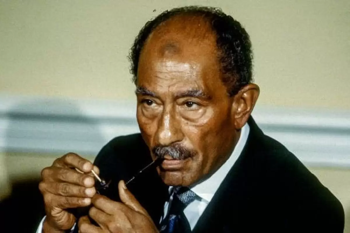 عکس؛ سفر در زمان؛ تفرج «انور سادات و همسرش با شاه و فرح» در مصر؛ دی ماه 57