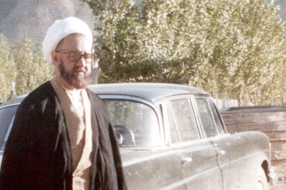 عکس؛ سفر در زمان؛ «مرتضی مطهری در کنار فرزندان اش»؛ دهه 40